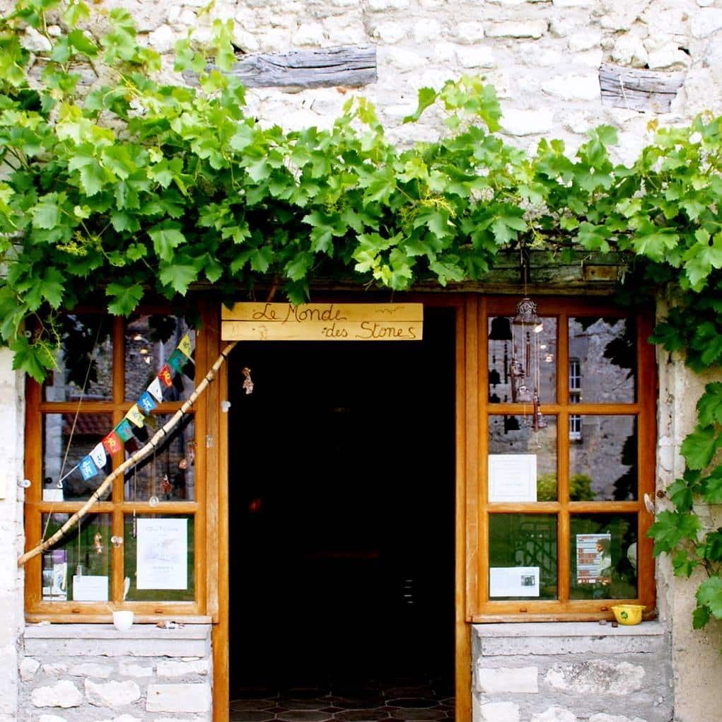 Façade de la boutique le monde des stones